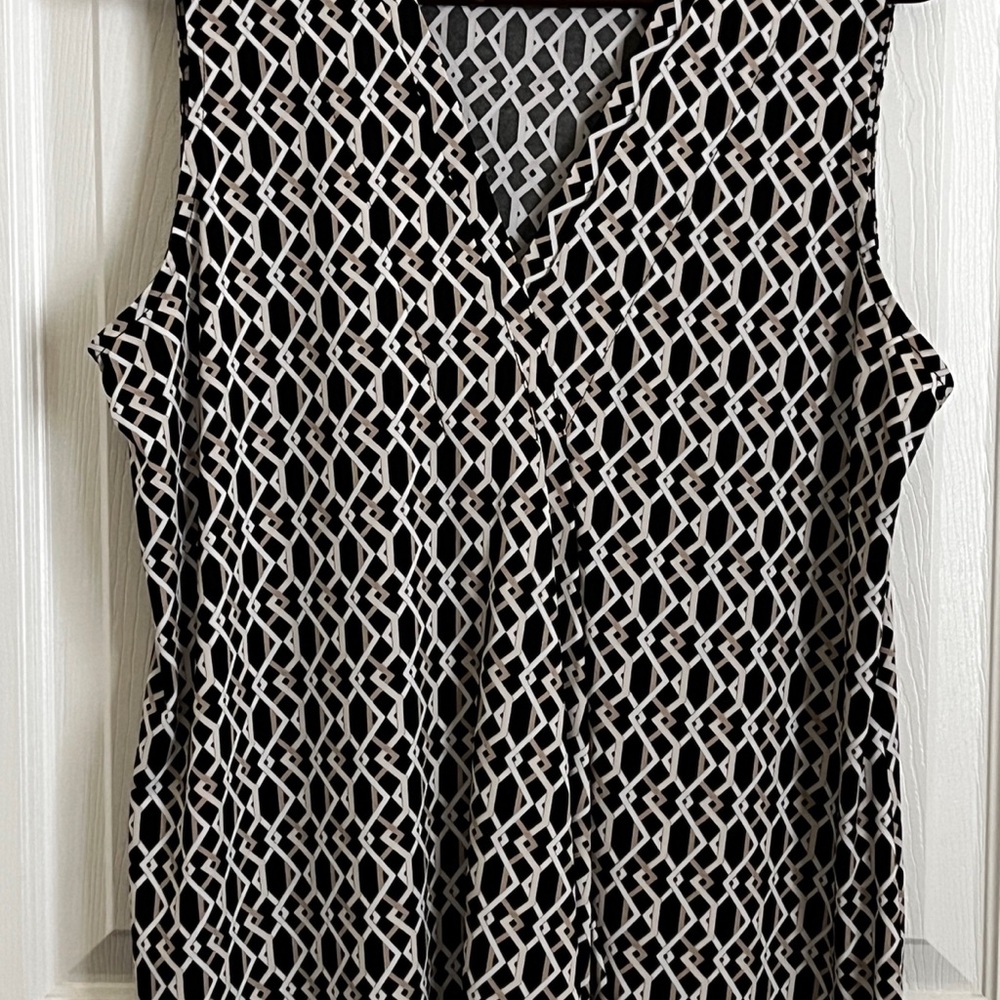 Dana Buchman Black and White Graphic Sleeveless Blouse
